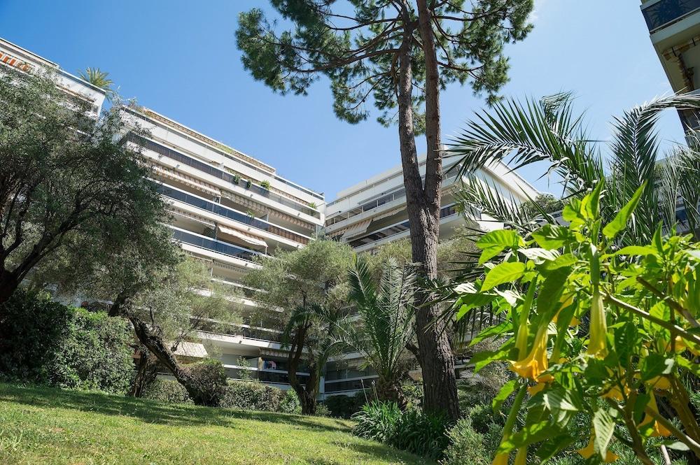 Résidence Pierre&Vacances La Rostagne Juan-les-Pins Exterior foto
