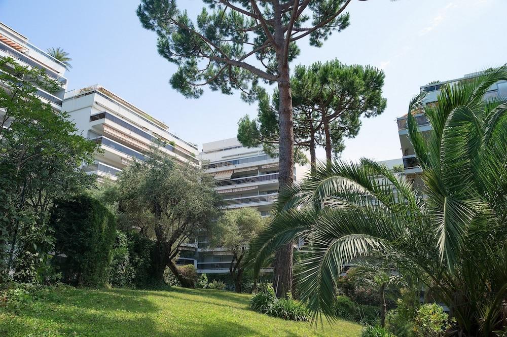 Résidence Pierre&Vacances La Rostagne Juan-les-Pins Exterior foto