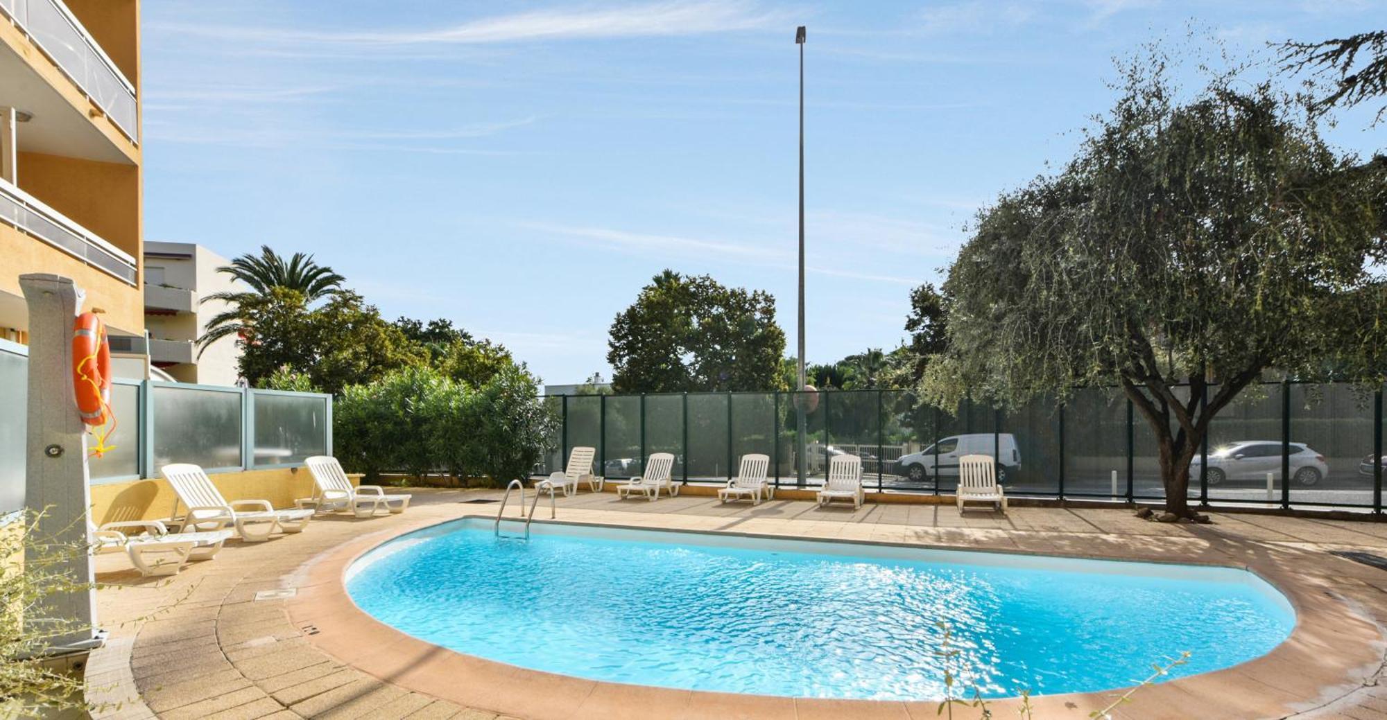 Résidence Pierre&Vacances La Rostagne Juan-les-Pins Exterior foto