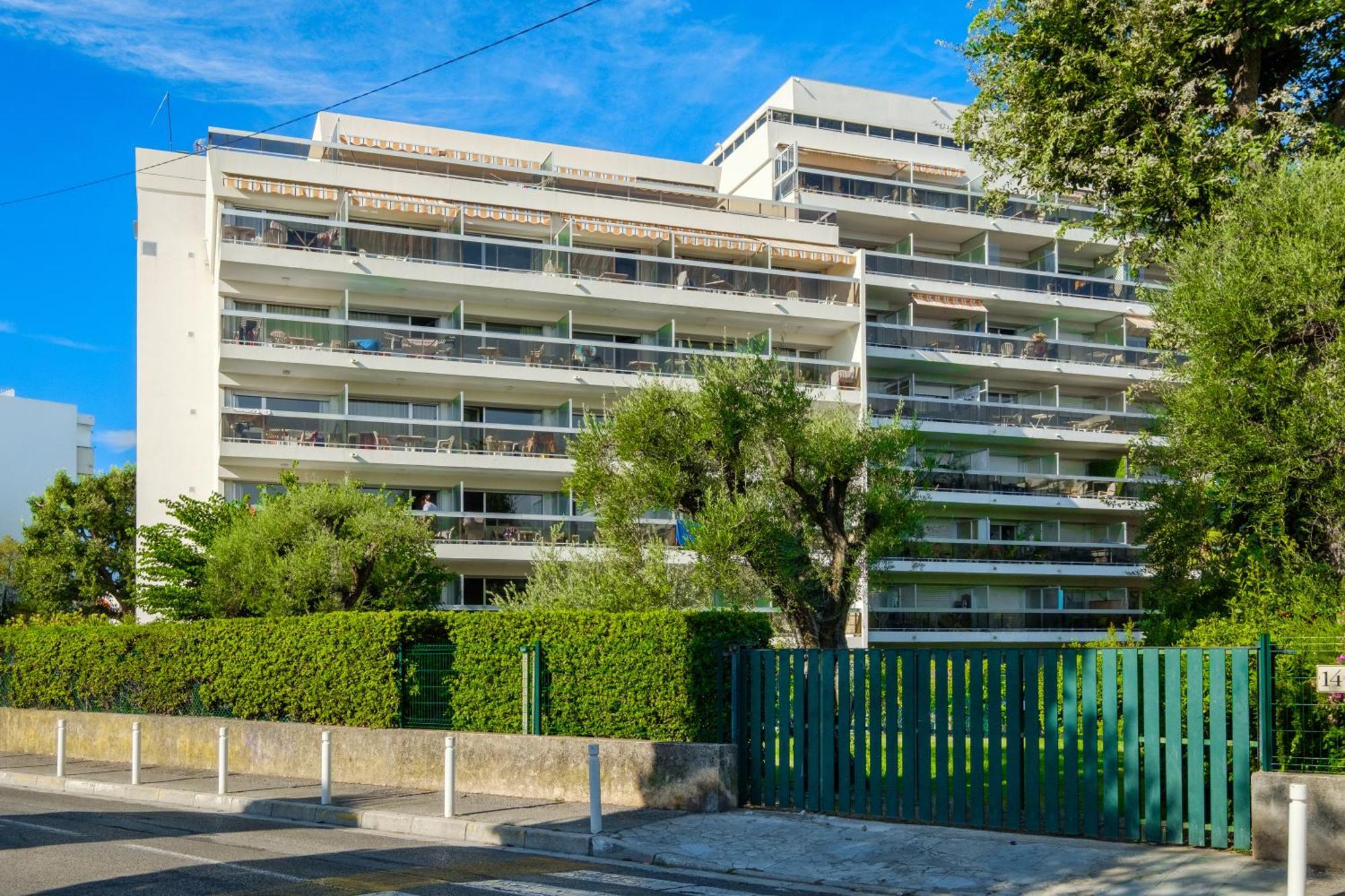 Résidence Pierre&Vacances La Rostagne Juan-les-Pins Exterior foto